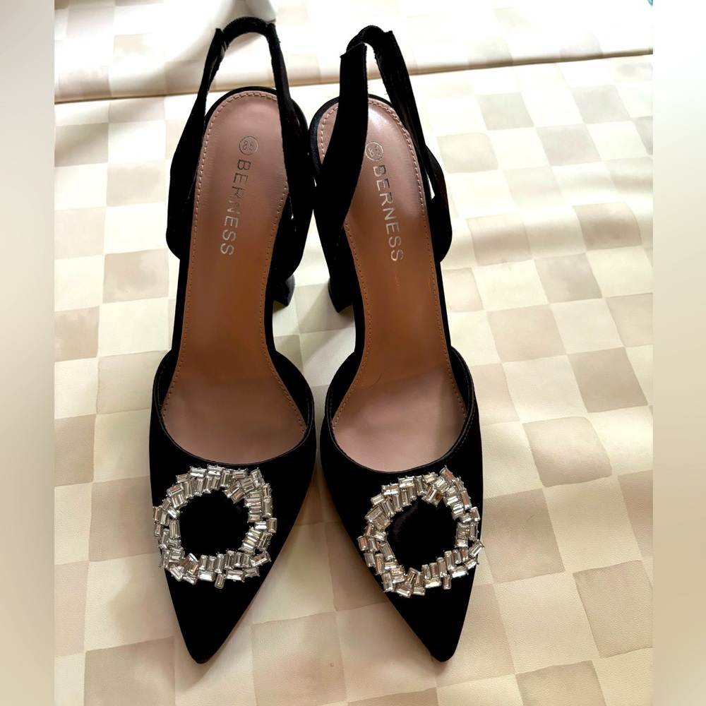 NEW NEVER WORN Berness Black Heels